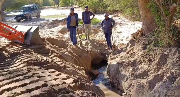 Clearing silt from the canal